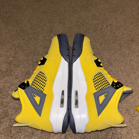 Lightning 4s - Picture 6 of 8